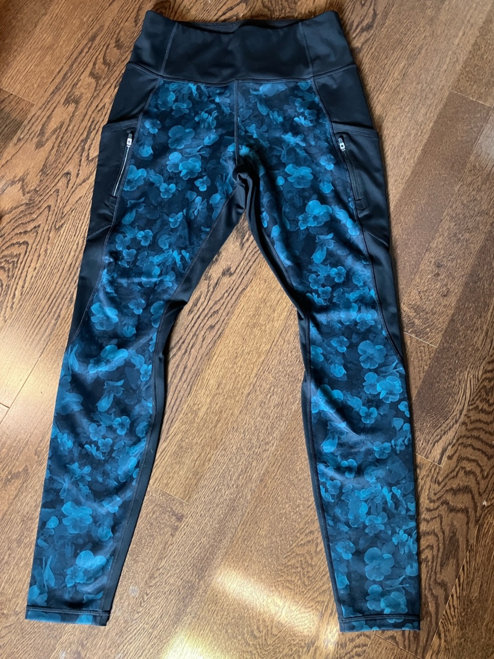 Athleta Black and Blue Floral High-Waist Leggings& FREE lip balm& hair clips